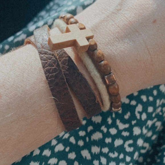 Bracelets - Picture 3 of 9